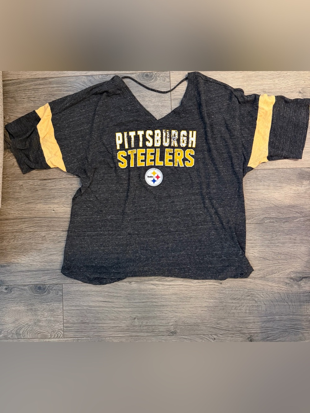 Pittsburgh Steelers NFL Women’s XL V-Neck Cutout Back Shirt